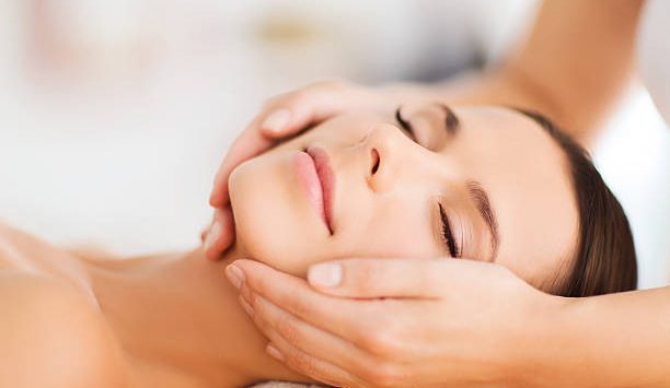 ফেসিয়াল ম্যাসাজ